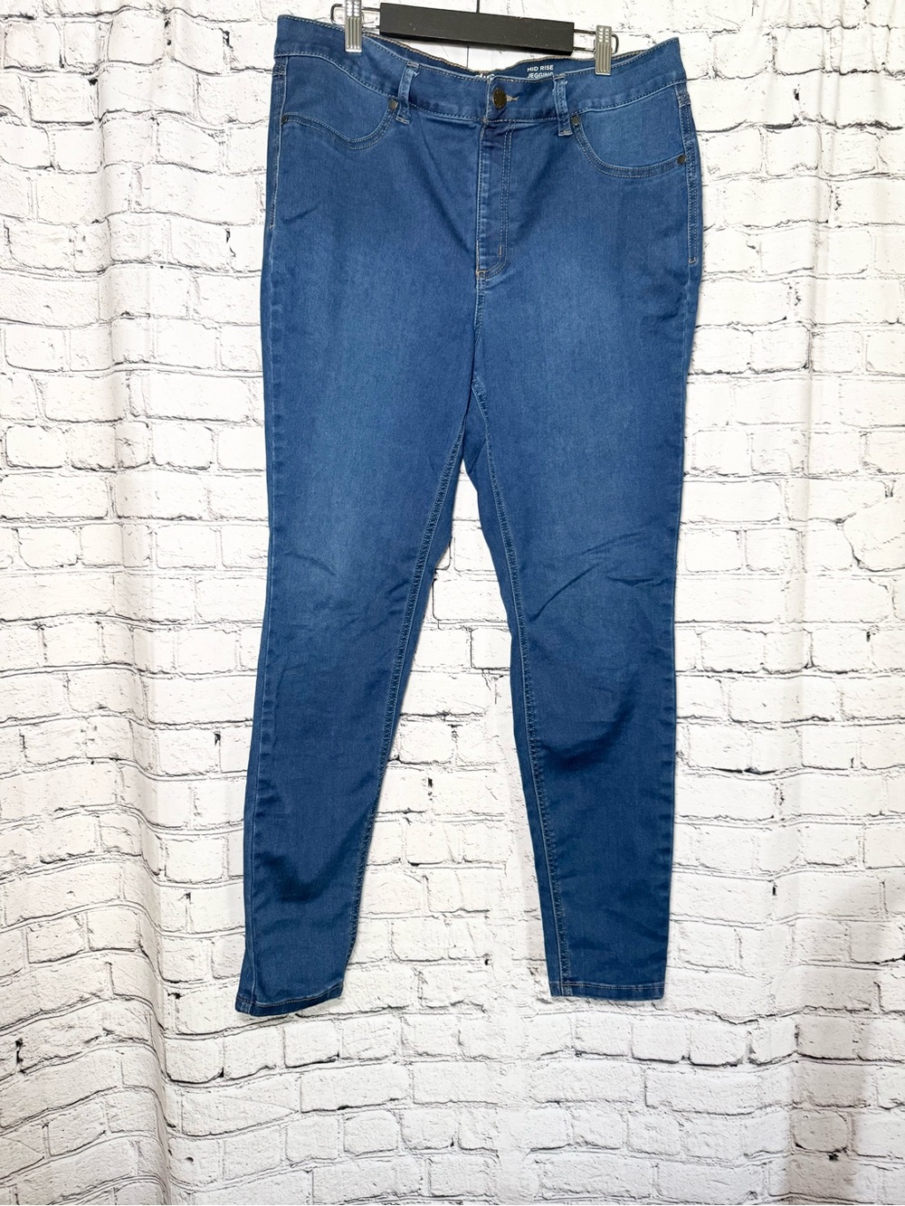 Women’s Slim Fit Blue Jeans. Size 14